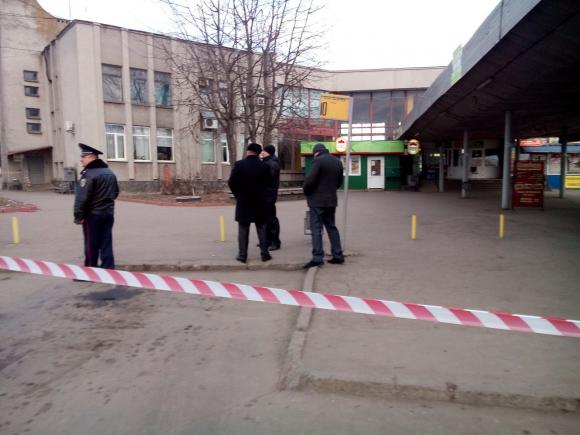 У Вінниці знову шукають вибухівку. Цього разу на Західному автовокзалі на сайті 20minut.ua У Вінниці знову шукають вибухівку. Цього разу на Західному автовокзалі, фото №2 на сайті 20minut.ua