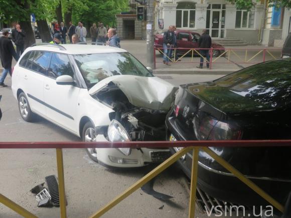 У Хмельницькому зіткнулись дві автівки - фото 2
