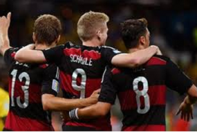 Чи легко бути дівчиною футболіста?