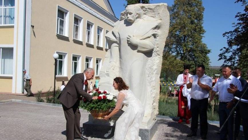 Три пам’ятники в Ольгополі — до Пушкіна приєдналися Шевченко і його Катерина