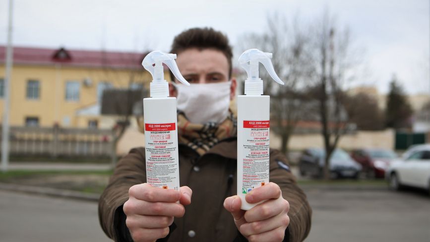 «У нас кожного дня все розгрібають»: де і за скільки у Вінниці продають антисептики