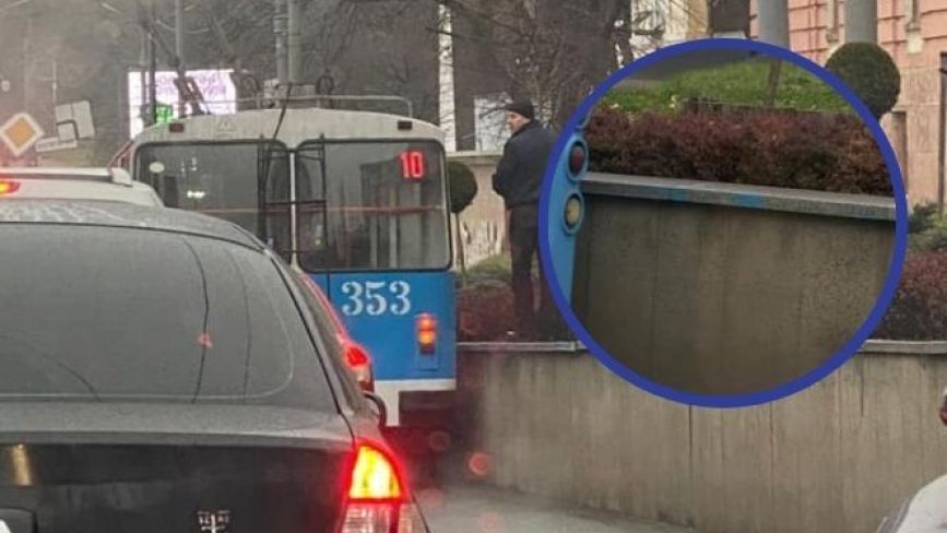 Тролейбусам «тісно» через делініатори на Гагаріна? Пояснення транспортників