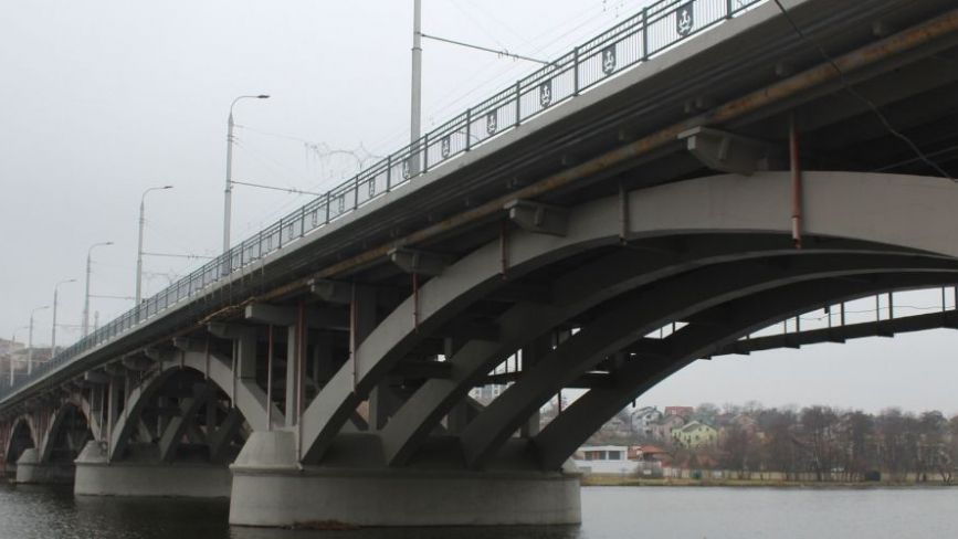 Ще 1,6 млн грн заплатили за ремонт Київського мосту. Скільки витратили грошей загалом?