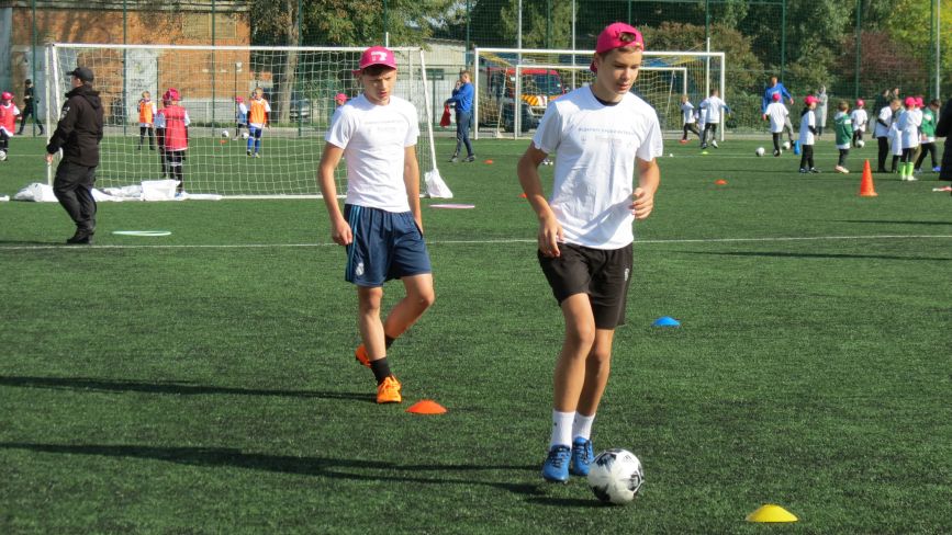 Для юних вимушених переселенців у Вінниці провели «Відкриті уроки футболу»