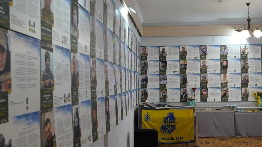 У краєзнавчому музеї відкрилася виставка, присвячена пам’яті бійців полку «Азов»