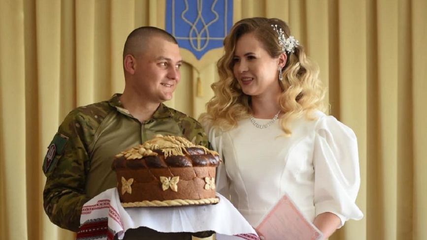 Герой України з Вінниччини одружився. Світлини щасливих молодят