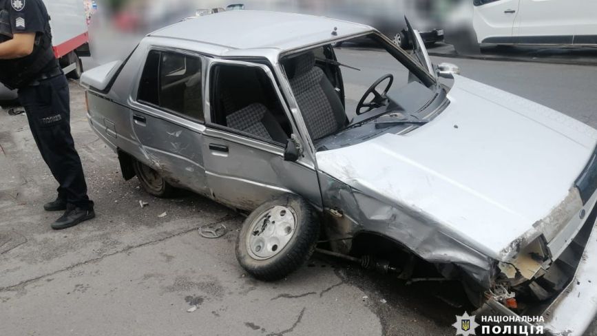 Лобове зіткнення у Жмеринці. Постраждав 21-річний пасажир «Славути»