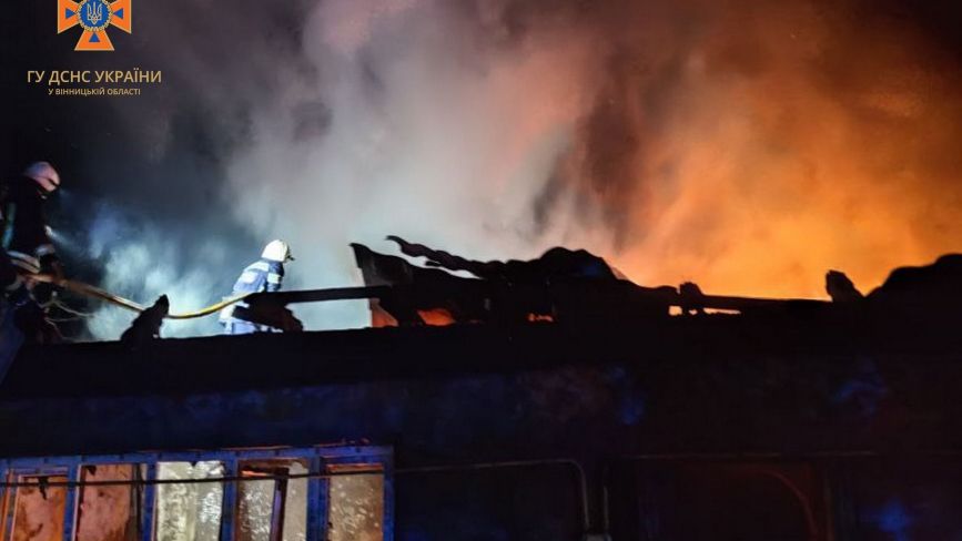 На Літинщині палав житловий будинок. Вогонь охопив 100 квадратів площі