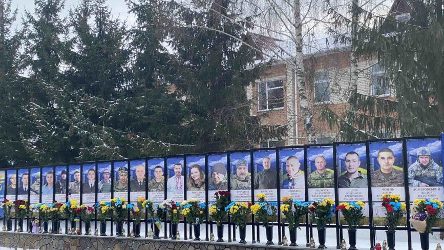 В Агрономічному Алеєю Слави вшанували пам'ять воїнів, які віддали життя за Україну