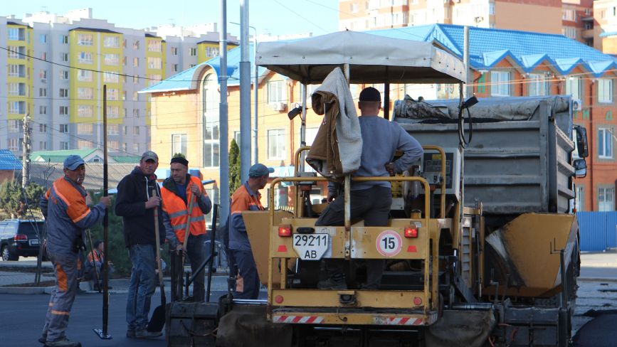 Встановили трамвайні та автобусні зупинки: як виглядає реконструкція на Батозькій