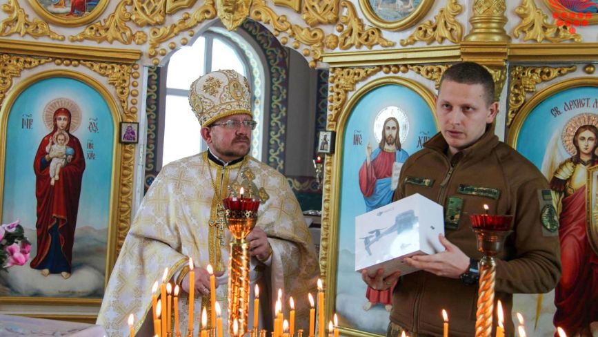 Прихожани церкви в Калинівці придбали дрон для бійців бригади «Червона Калина»