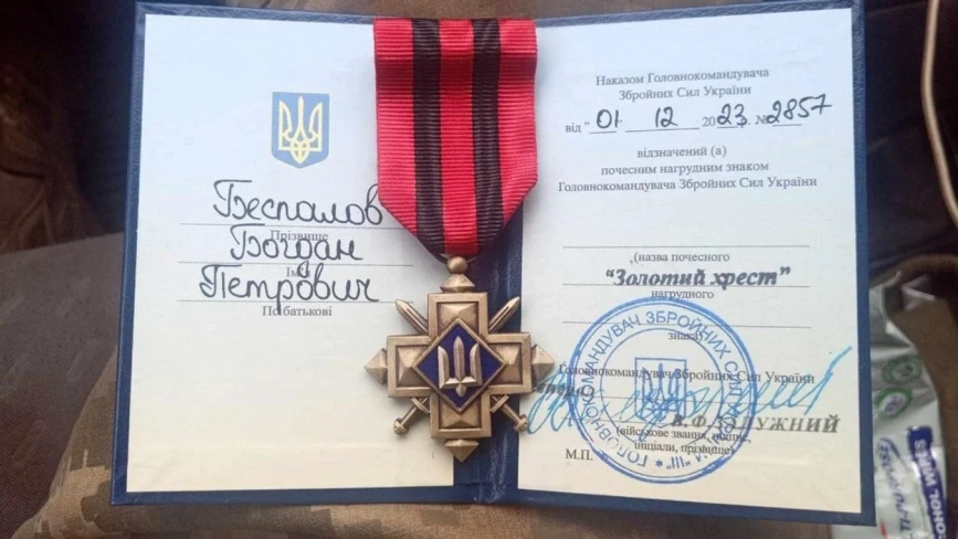 Бойовий медик із Жмеринки Богдан Беспалов отримав нагороду «Золотий хрест» від Залужного
