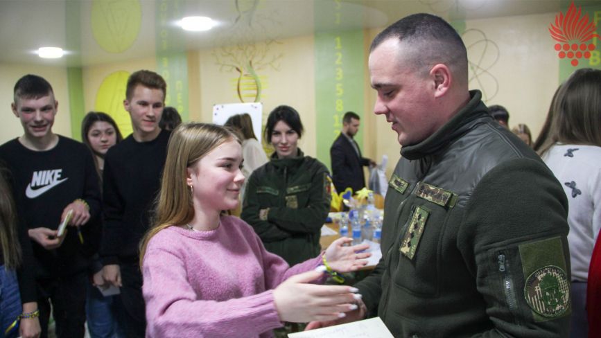 Учні Калинівської громади зібрали кошти на Starlink для бійців бригади «Червона Калина»