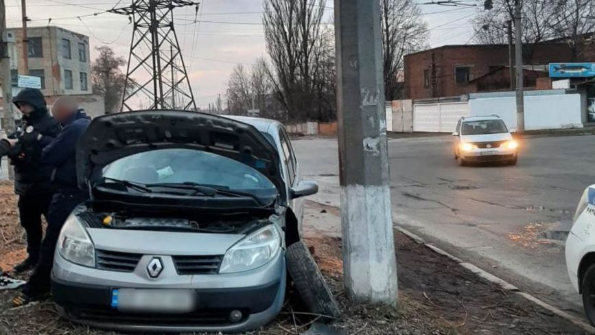 ДТП на Мазепи: п'янючий водій легковика в'їхав у електроопору