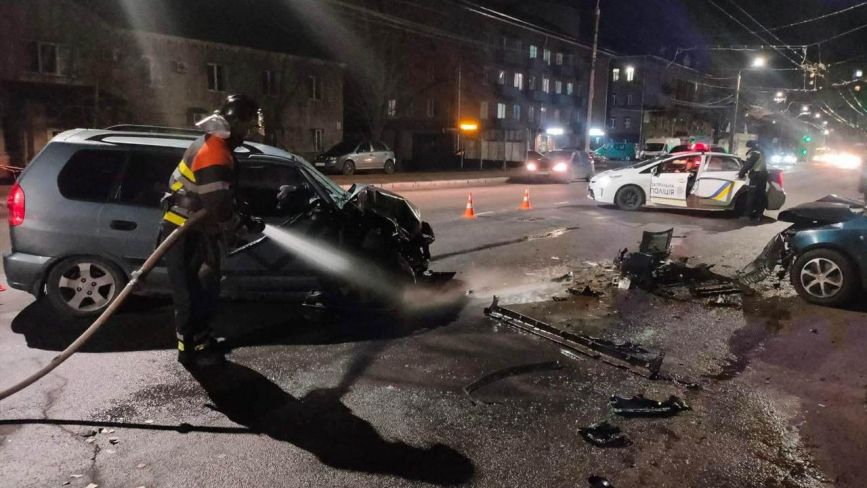 Минулої доби бійці ДСНС двічі деблокували водіїв з понівечених авто, один з них помер у лікарні