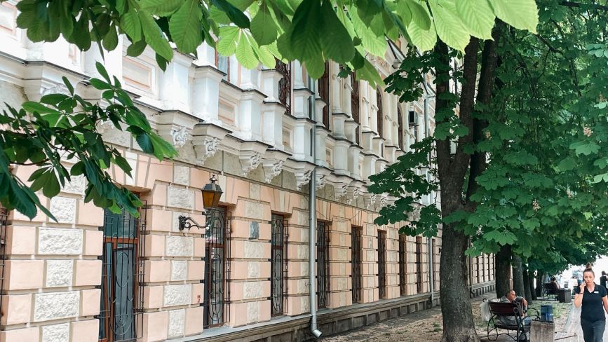 Архітектурна окраса вулиці Грушевського. Розповідаємо історію будівлі міського суду