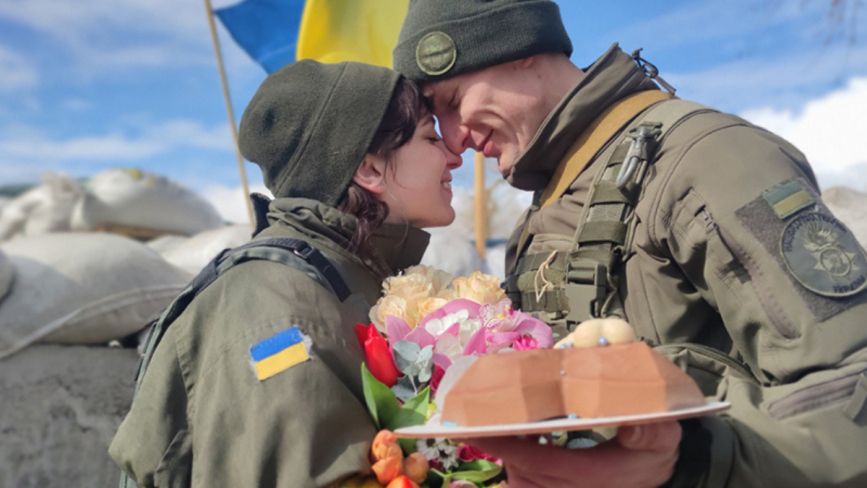Любов у часи війни: історія подружжя, що обвінчалося на блокпосту