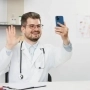 Правила поваги до медиків: як думаєте, чи повинен лікар залишати свій номер телефону (ОПИТУВАННЯ)