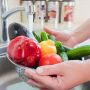 Чи можна мити овочі та фрукти мийними засобами? Відповідає лікар