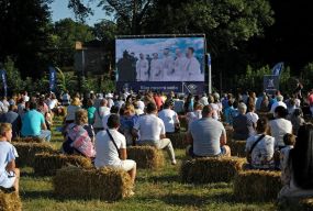 «Хороший рік», «Флінстоуни», «Хоробре серце» — у Вінниці влаштують Кіновікенд просто неба