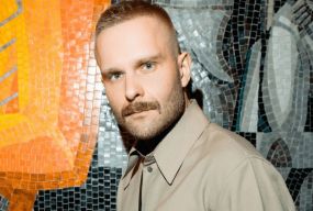 Продюсер Володимир Завадюк показав свою розкішну квартиру, яку орендує в Києві за понад $1000