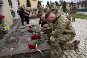 Орден за батька отримав маленький синочок. Називаємо імена ще десятьох полеглих прикордонників