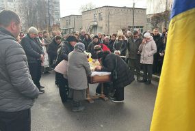Загинув від скиду ворожого дрона. Вінниця провела у вічність полеглого воїна Сергія Ростківського