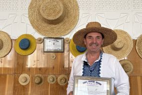 Майстер з Вінниччини сплів найбільшого різдвяного павука й потрапив до Книги рекордів