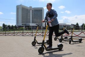 Сезон електросамокатів: зручність чи новий головний біль для міста? Ми запитали вінничан