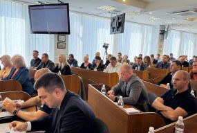 Поїздки за кордон — тільки по роботі. Які вінницькі депутати виїжджали з України?