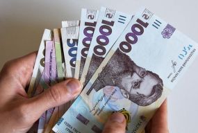 Як змінилися зарплати у Вінниці та сусідніх обласних центрах за рік. Порівнюємо актуальні пропозиції
