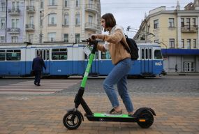 Як ви ставитеся до їзди електросамокатів та електровелосипедів тротуарами? Ми запитали вінничан