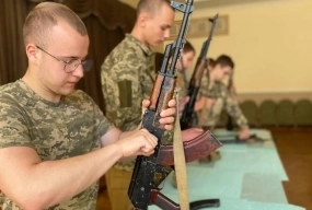 Нова дисципліна у вишах. Чи можуть відрахувати за нездачу «Основ національного спротиву», пояснює адвокат
