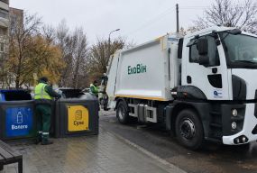 Чому у Вінниці не сортують сухе та вологе сміття під час вивезення? Запитали у комунальників
