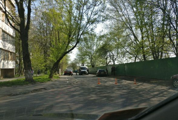 ДТП на Вишеньці: водій Газелі протаранив три автівки та втік