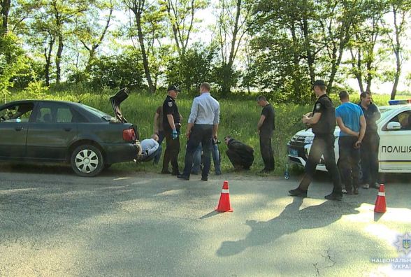 У Бару на чоловіка напали озброєні бандити. Нападники вкрали Аudi А4