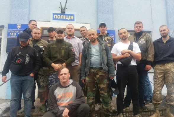 Полковник поліції вибачився перед добровольцем, але так і не сказав, хто його оббрехав
