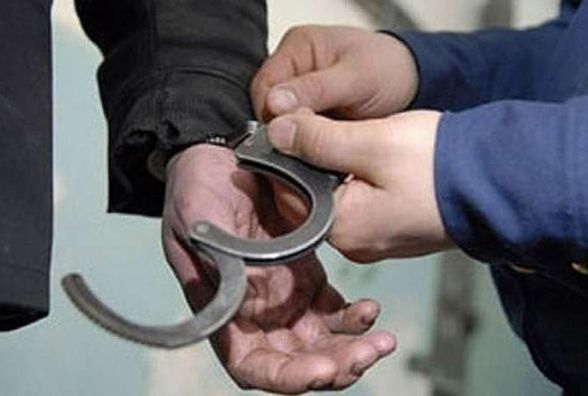 Грабіж посеред дня: у Жмеринці біля ринку двоє бандитів напали на чоловіка