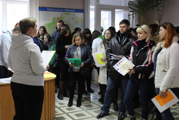 «Без паспорта ви – раб!» Як не потрапити в пастку, коли Їдете працювати за кордон
