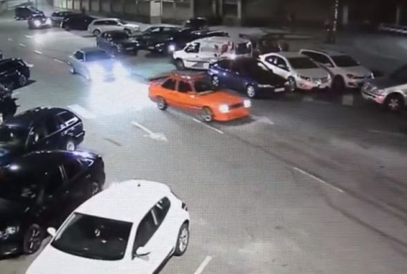 На водія помаранчевого BMW, який дрифтував на Пирогова, винесли постанову