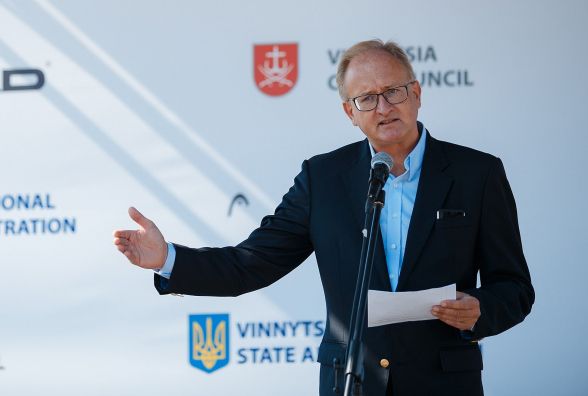 Поставимо Європу на лижі! У Вінниці заклали капсулу майбутнього заводу з виробів для зимового спорту