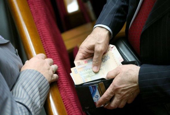 По скільки заробили вінницькі? Новообрані нардепи отримали першу зарплату