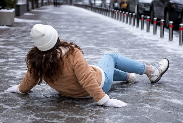 Покалічились понад 260 городян. Через негоду у Вінниці медики фіксують сплеск травм