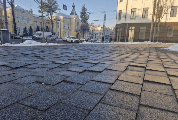 «Дністровські хвилі» за майже п’ять мільйонів: чому перекосилась нова плитка в центрі і чи будуть виправляти