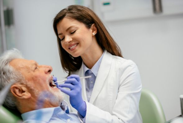 Хто може безплатно отримати зубні протези у Вінниці? Є місцевий порядок