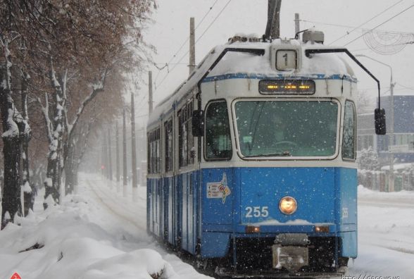 Менше транспорту — більше тисняви: що відбувається з перевезеннями у Вінниці