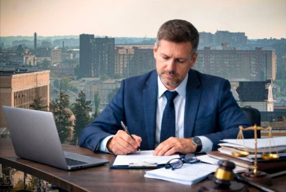 Юрпослуги без конкуренції та закупівлі «під поріг». Хто отримує сотні тисяч із бюджету в обхід відкритих торгів