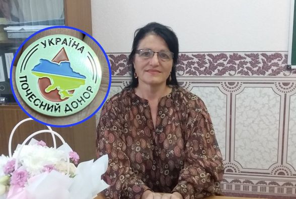 Мамина кровиця врятувала сина: історія жінки, яка за 45 років донорства здала понад два відра крові