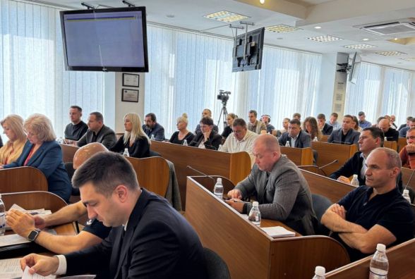 Поїздки за кордон — тільки по роботі. Які вінницькі депутати виїжджали з України?