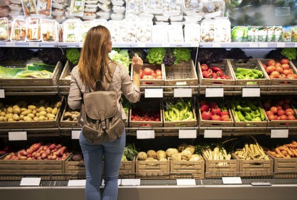 Вітамінний кошик у квітні: скільки коштують перші овочі в супермаркетах Вінниці